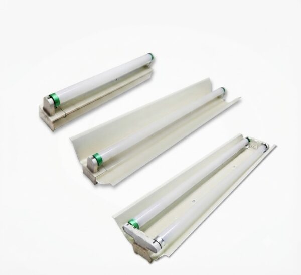 902b37ae-3ca6-413b-ac14-46204968fb0c Lampa bactericida de perete cu carcasa
